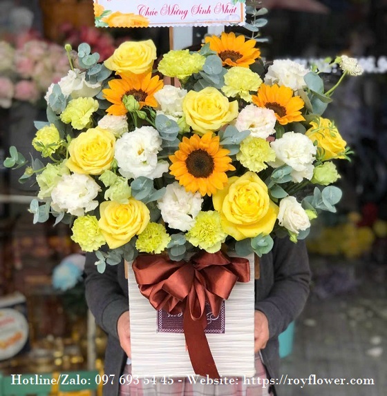 Mua hoa giá rẻ giao ở quận Ba Đình - Mẫu hoa RFHN278 - Tone Vàng Nhẹ Nhàng