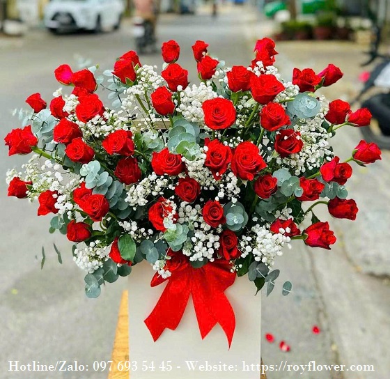 Các kệ hoa tươi giao ở HCM - Mẫu hoa RFSG2000 - Lãng Hồng Xen Bi Trắng