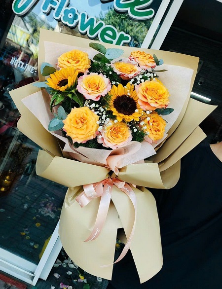 Nhận giao hoa đẹp 20-10 tại Bà Rịa - Mẫu hoa RF4324 - Luôn Giữ Nụ Cười Trên Môi