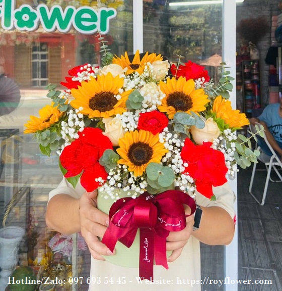 Địa chỉ tiệm hoa đẹp tại Thái Nguyên - Mẫu hoa RF5060 - Tương Lai Tốt Đẹp