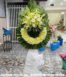 Vòng hoa viếng tang hvg400 giao gần đây